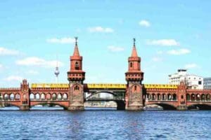 Bootstour Berlin Oberbaumbrücke Treptower Park Tourenvorschlag Bootsverleih berlin Richtershorn